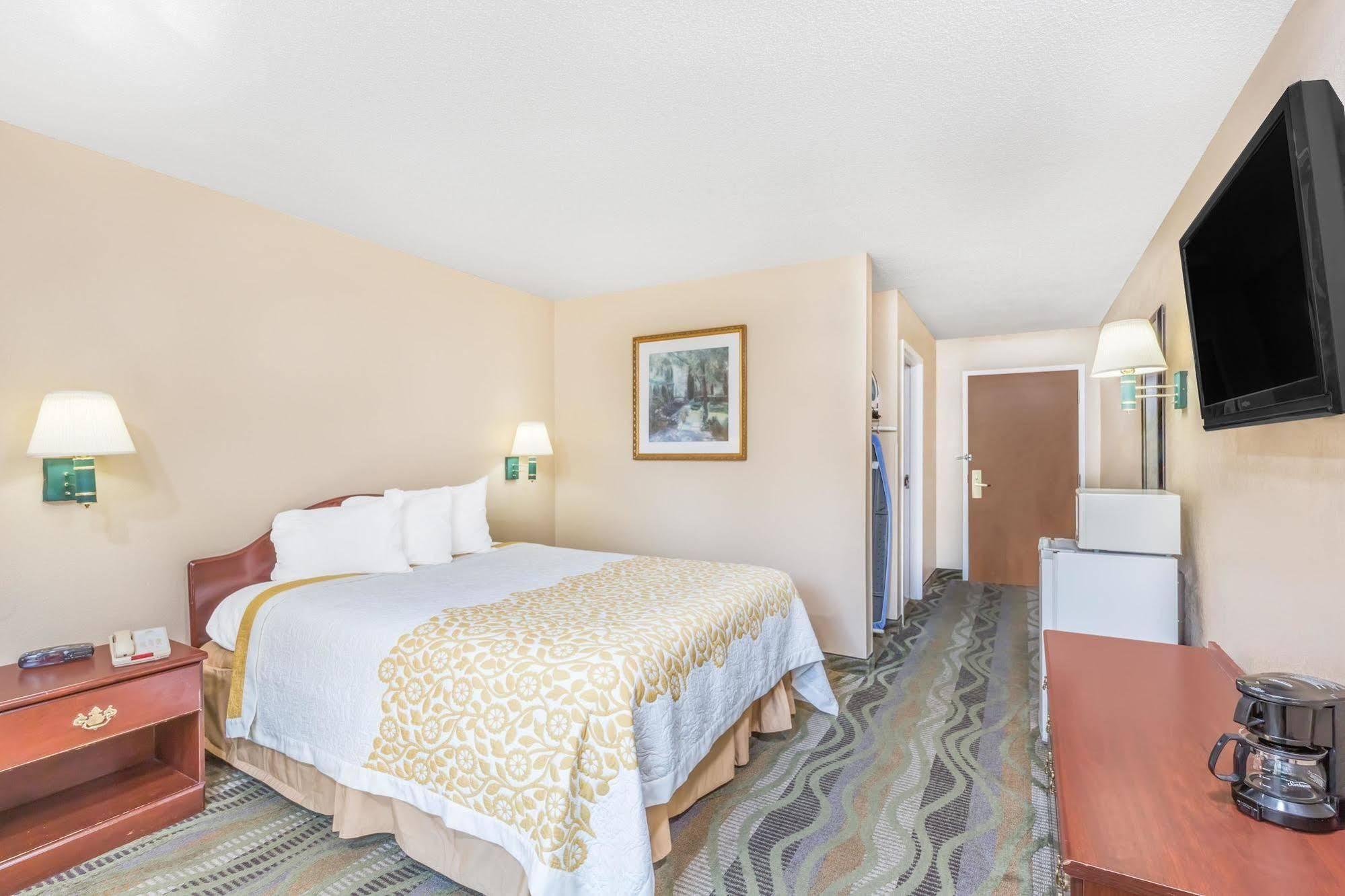 Surestay Hotel By Best Western Моргантон Экстерьер фото